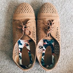 👞 Madden Girl Brown Lace-Up Shoes